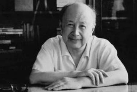 1964年冬夜，钱学森筷子悬在鸡肉上方半寸，突然厉喝：别动！有苦杏仁味！警卫当场