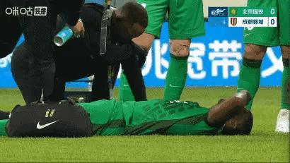 这下亏大了呀，法比奥受伤下场，北京国安队受影响的可不仅仅是这场比赛啊。老伤员刚