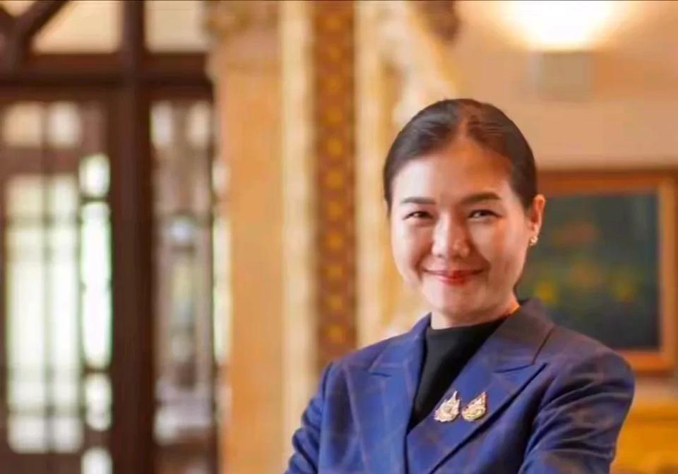 首次金砖峰会，被洪森搅黄了！有点可惜，泰国美女总理佩通坦的巴西金砖峰会没机会了