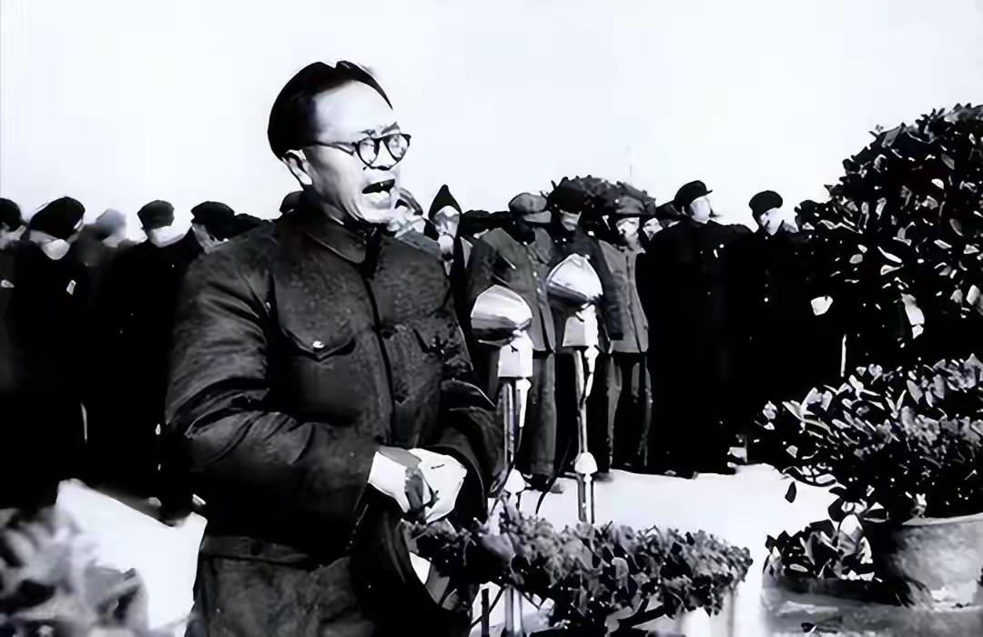 1975年大寨会议，3700名高官不敢提的名字，韩先楚却非要去见：他是我的生死战