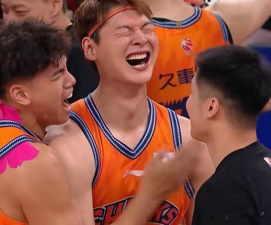 夺冠了！上海103-82大胜广厦，这五位是赢球功臣！！1.王哲林:重回巅峰