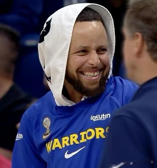 库里得9分，勇士依然拿下鹈鹕，比赛期间库里这个笑容说明什么？11月17日NBA