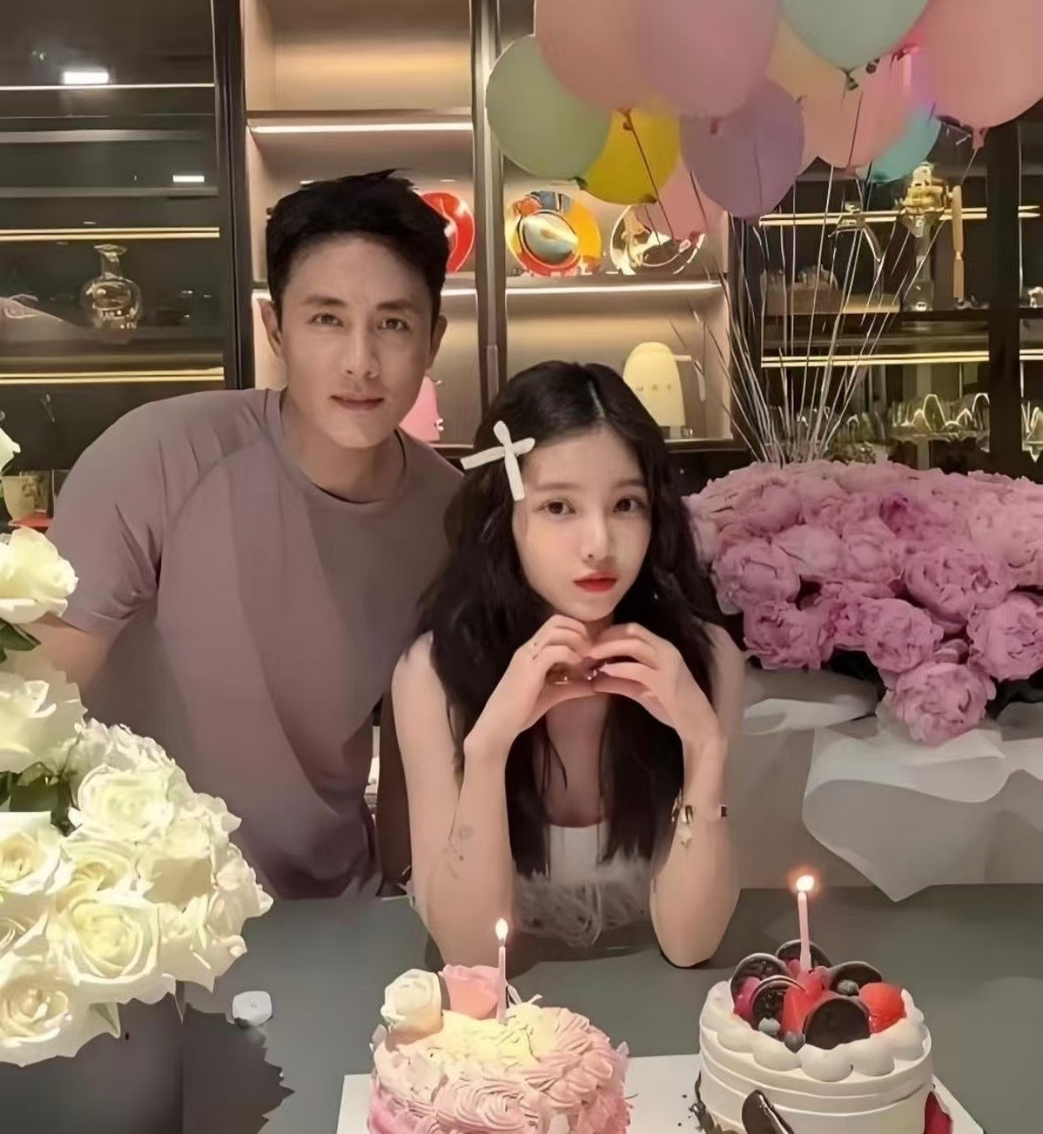 杜淳这是把妻子当女儿养了吧，她这状态哪像快40岁的人啊，分明还是十五六岁的小姑娘