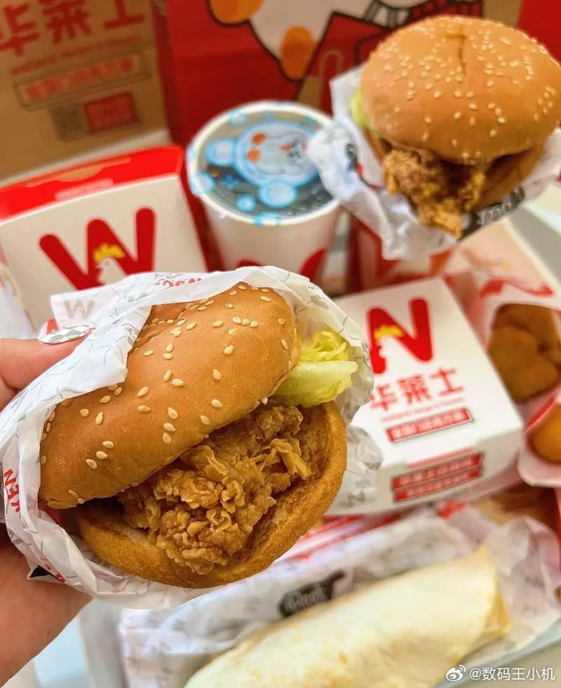 华莱士正式宣布退市退市不是倒闭哈，不过话说回来，以前挺喜欢吃他们家整只烤鸡的，其