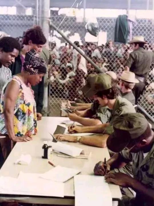 1980年，古巴的领导人卡斯特罗为了报复美国，竟然将15万名罪犯以及精神病患者送