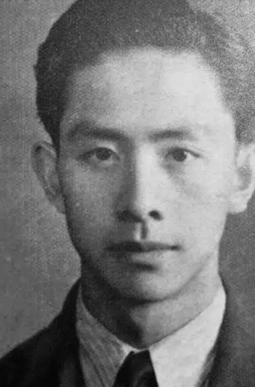 1948年，一位共产党员被捕，为了保命，他主动交代了一份12人的名单，特务们大喜