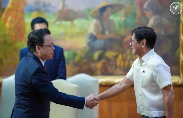 马科斯还是太嫩了，以为抱着美国的大腿，就可以在南海兴风作浪，殊不知，听别人话坏自