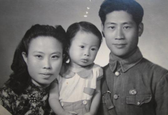 [点赞]共产党员林正亨在被押送刑场的路上，意外经过他的家门口，他急忙呼喊妻子的