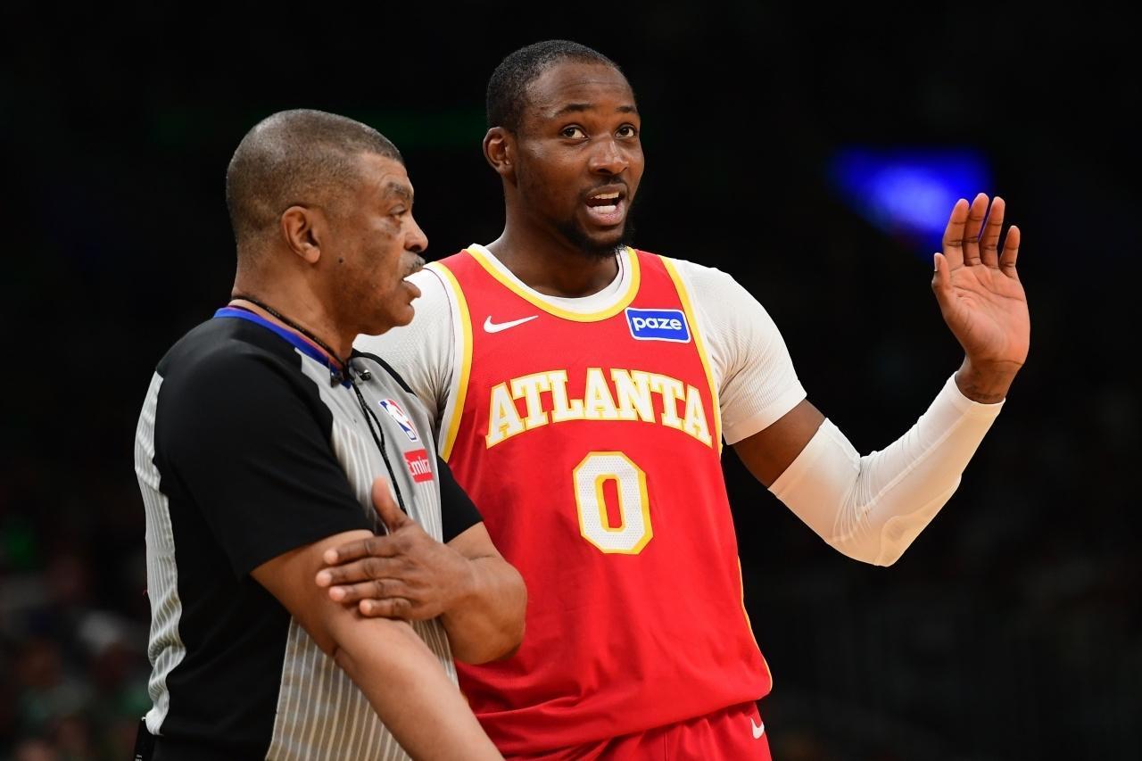 老鹰这是要爆冷吗？G3首节打完，33-21领先尼克斯，这哪像是东部第6的球队，