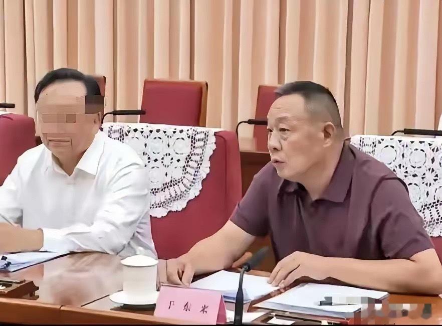 来自上层的肯定，于东来被邀请参加国务院企业家座谈会，毫无疑问胖东来得到了上面的肯
