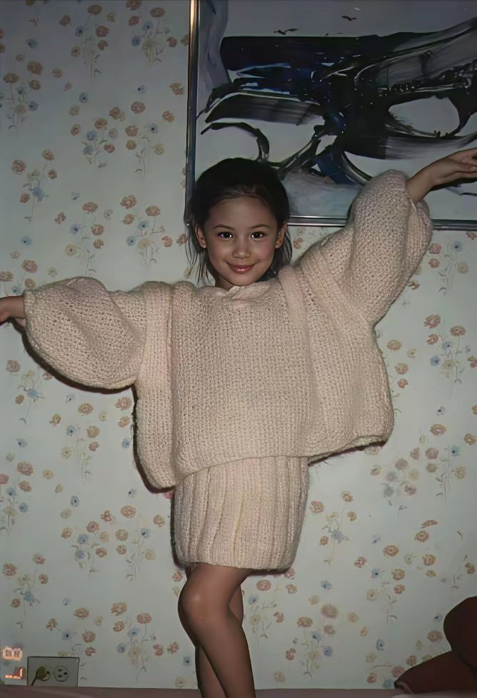 谁能预料到这个不起眼的小女孩，将来会红遍大江南北！