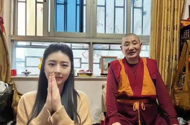 泰国网红找西藏僧侣的操作，真是无语这位僧侣叫江赫，不但给女网红进行了灌顶，给女