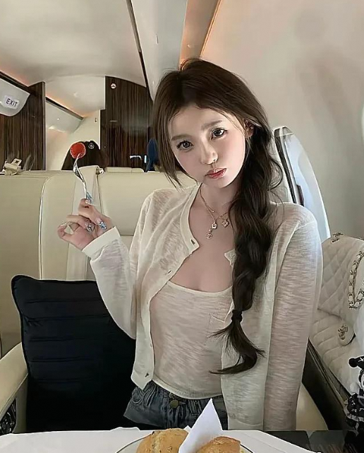 王思聪懒懒环球旅行，私人飞机热气球破分手传闻