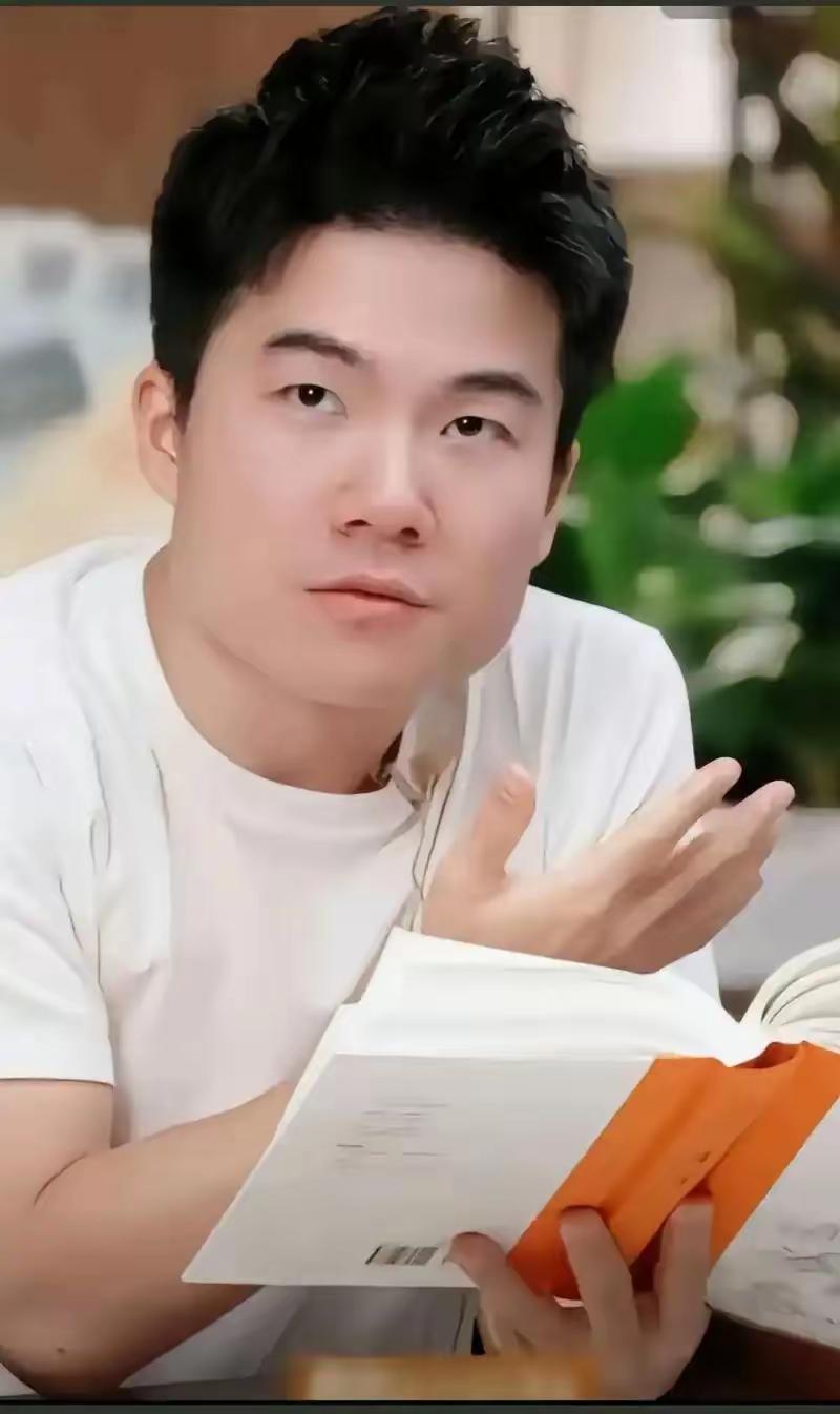 从董宇辉、孙东旭先后离开东方甄选，我们可以看出一个规律。毫无波澜地，孙东旭也离