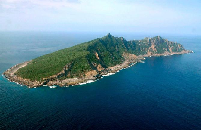 区区4.3平方公里的荒岛，连个人影都没有，日本凭啥像疯狗一样死咬不放？别以为他们
