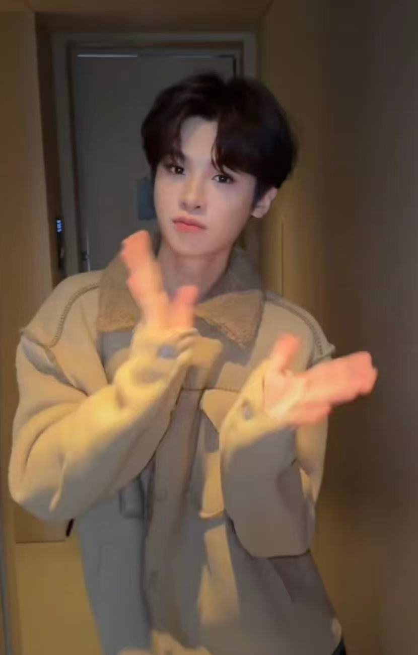 星星摇出现人传人现象哇哦！内娱明星纷纷跳起星星摇，白鹿、徐艺洋跳得甜度超标，成