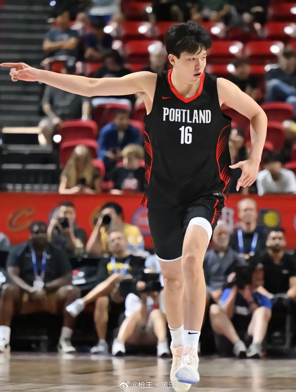 杨瀚森21分9篮板杨瀚森复出即巅峰！21+9+6全能数据太香了发展联盟复出首战