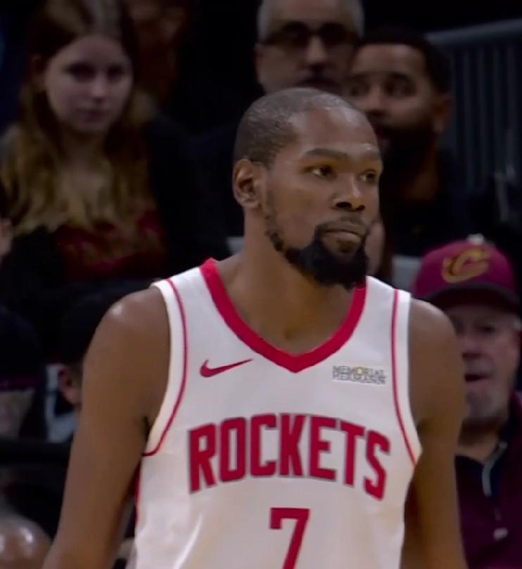 22场比赛打完！！！火箭各项数据目前在联盟的排名！！！场均出手：90.6次（