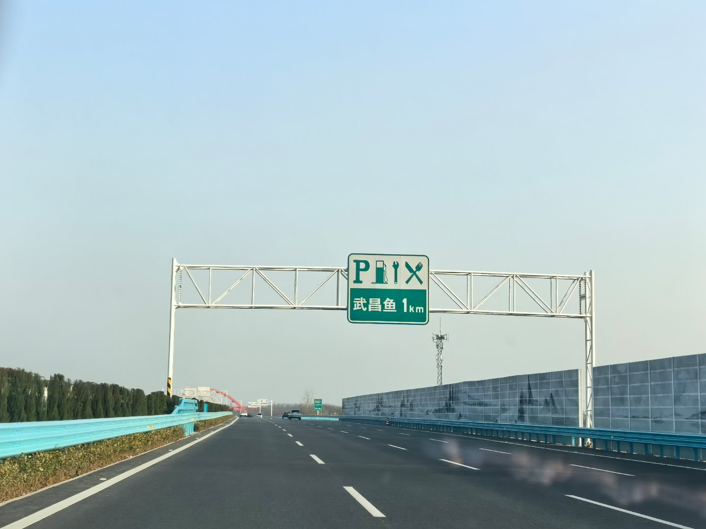 沪渝高速终于通车了，单向4车道，真的太宽了，回家黄冈的时间从3个多小时缩短到2个