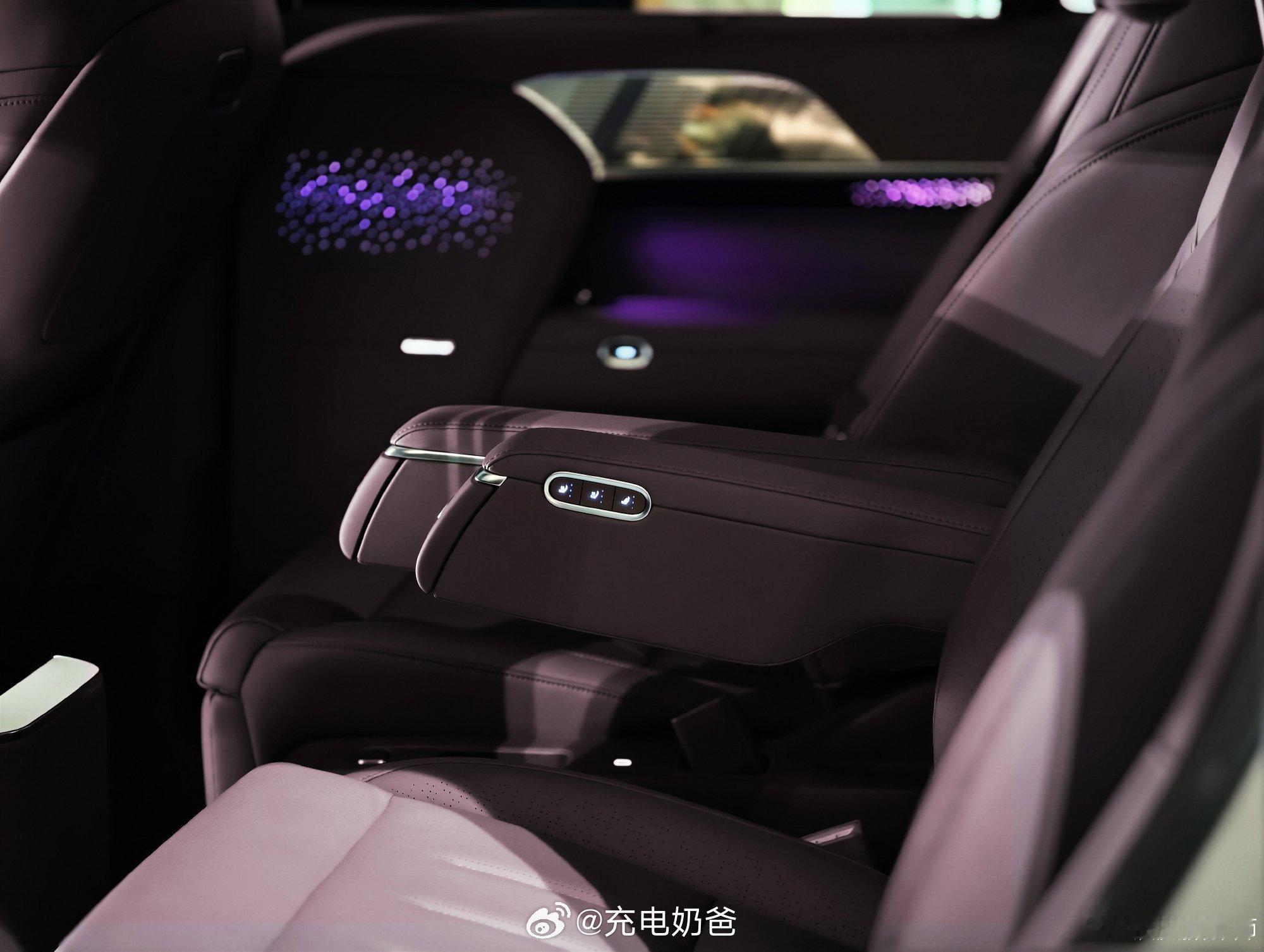 官方图和央广用的图应该用这一套啊🤔这氛围感多足呢，个人觉得比那个暖色调的更好看