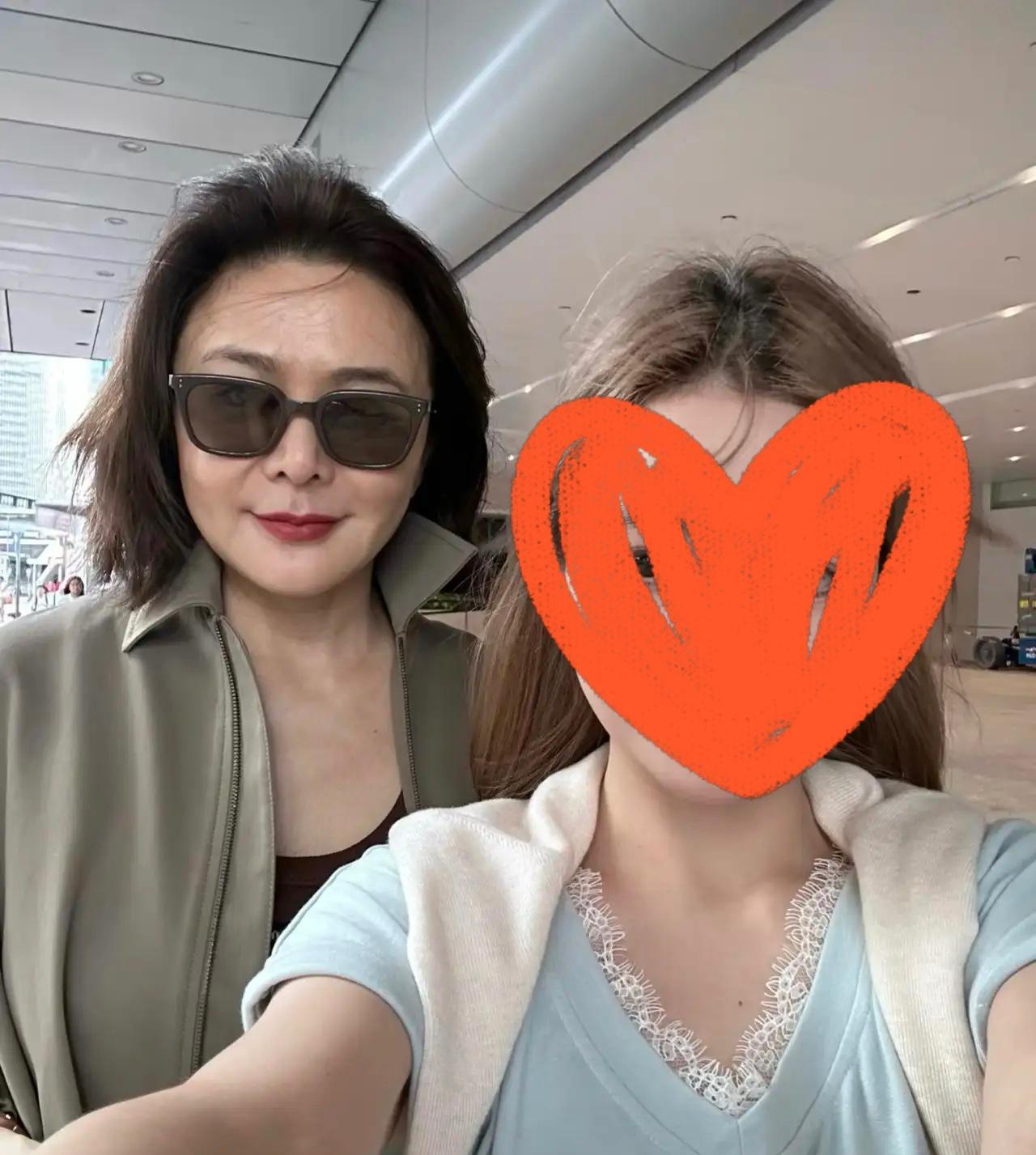香港中环偶遇关之琳！63岁状态太绝了！