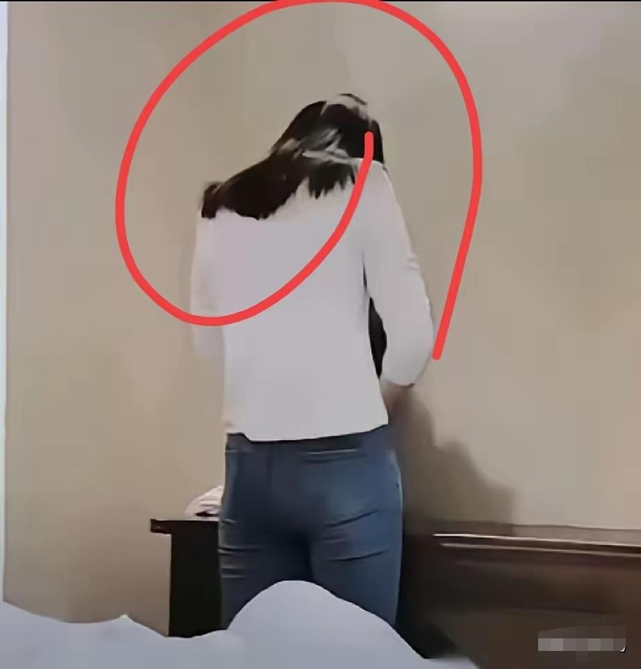 引产手术做完那天，胡某以为自己总算熬过去了。老板李某在病房里握着她的手说：“