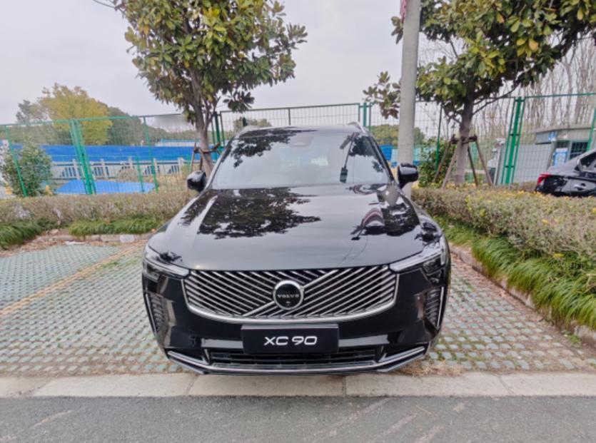 没选BBA，选择了沃尔沃全新XC90，用车1个月，车主说出了心里话。 50万