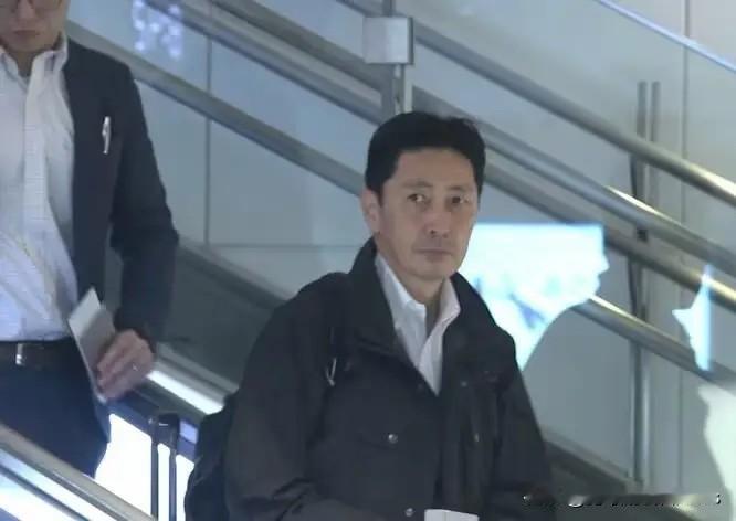 日本急了，紧急派人访华！当地时间17日，日本外务省亚洲大洋洲局局长金井正彰