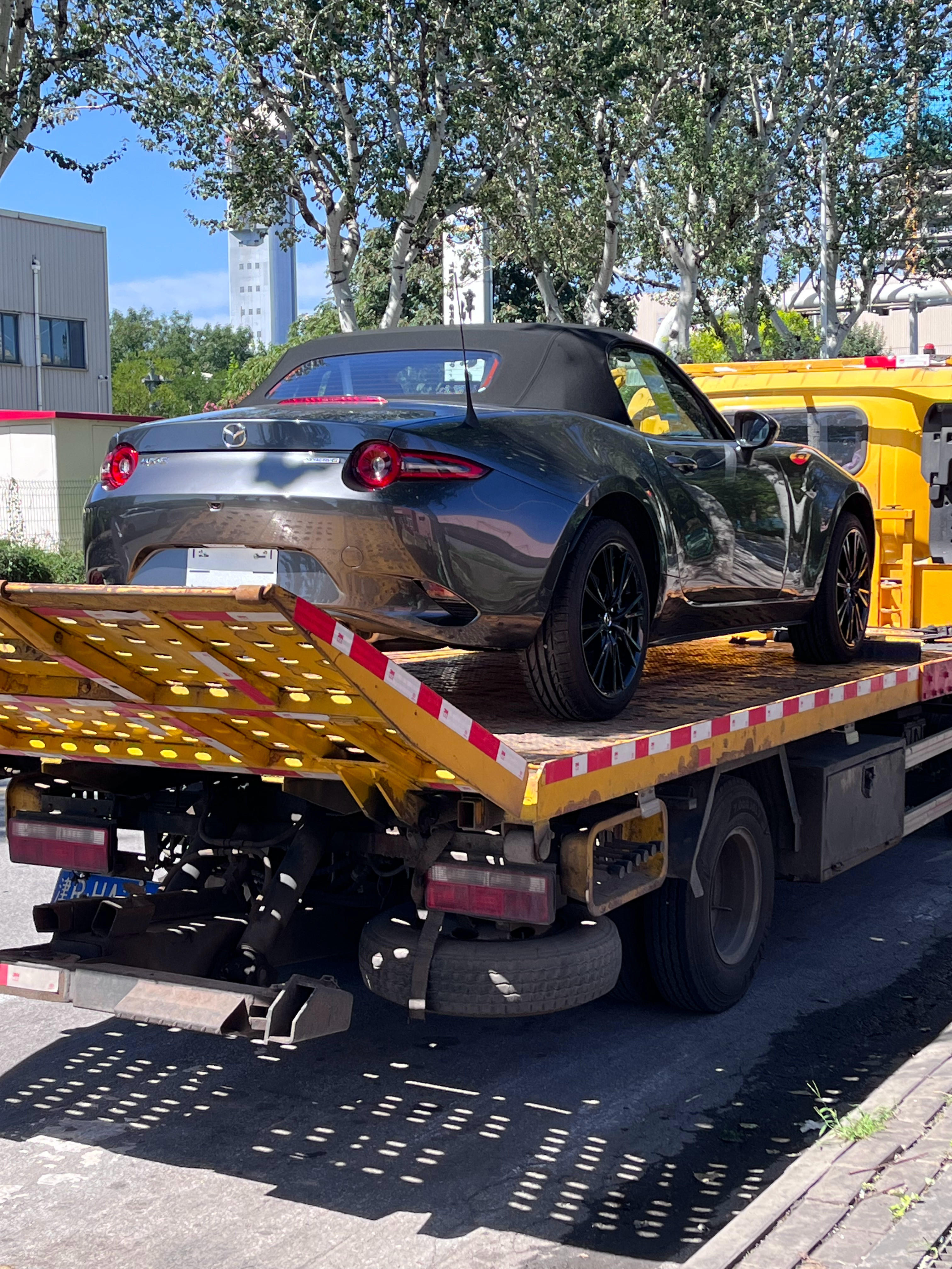 MX-5出发广东这个铂钢灰的颜色，经久不衰​​​