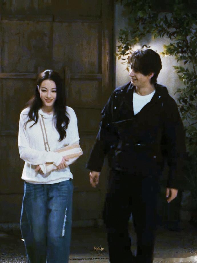 嗑了18集你俩终于真亲了终于等到聂九罗炎拓的真吻！跨年夜的浪漫氛围里，25秒的