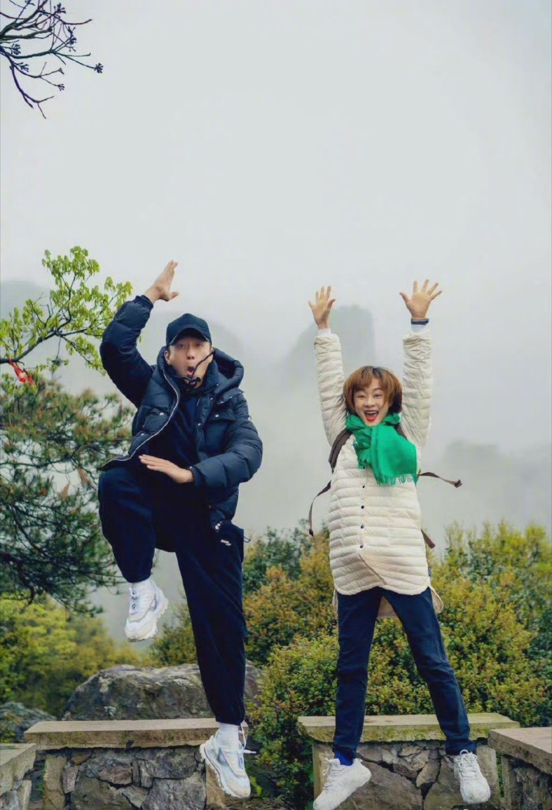 孙俪喊话邓超下棋能不能快点笑不活了！超哥下棋也太多内心戏了吧，把娘娘都等急了😂