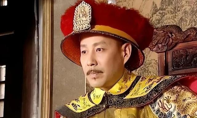 1665年，康熙娶了年仅12岁的赫舍里氏。不料，洞房时已经等不及的赫舍里氏自己扯