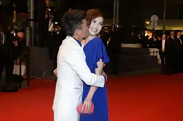 马蓉是真的傻。要是王宝强不是造钱机，她就不会这样后悔了，王宝强让这货成了人人喊打