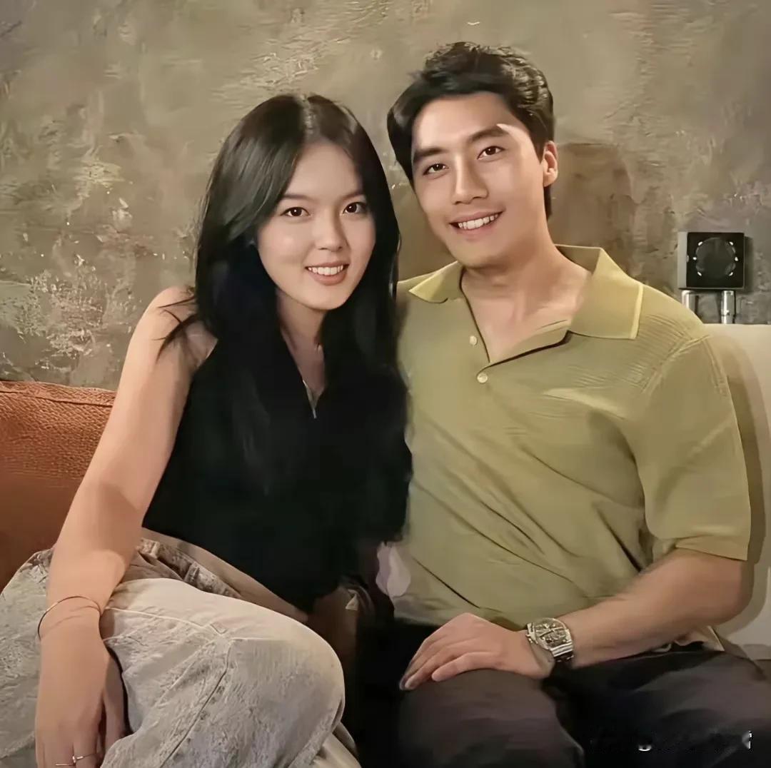 已故央视主持人李咏的独生女法图麦一直在法国发展，现在已经有了男友朋友。男朋友