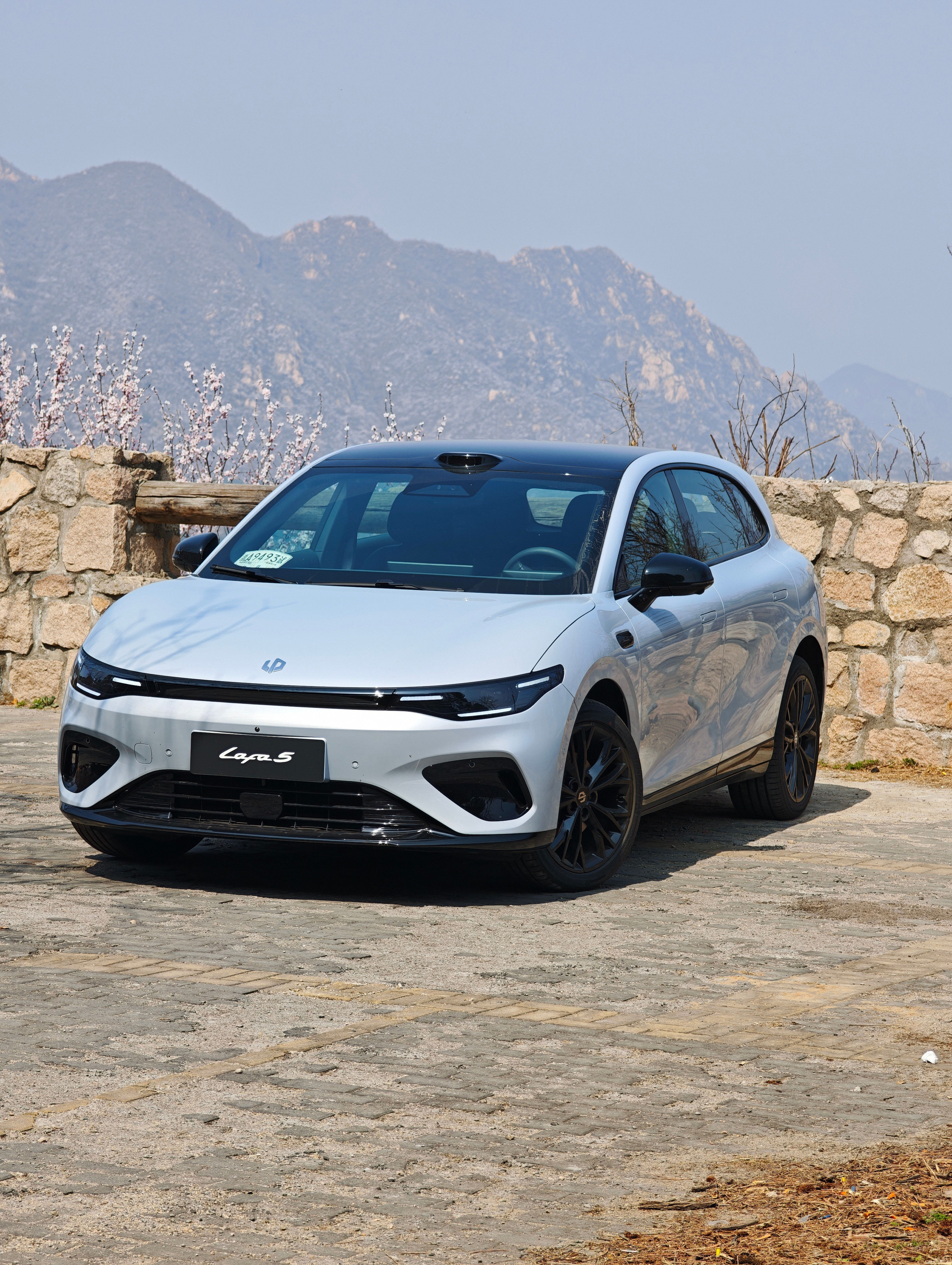 开一台电动小钢炮，怎么能不来跑个山呢？