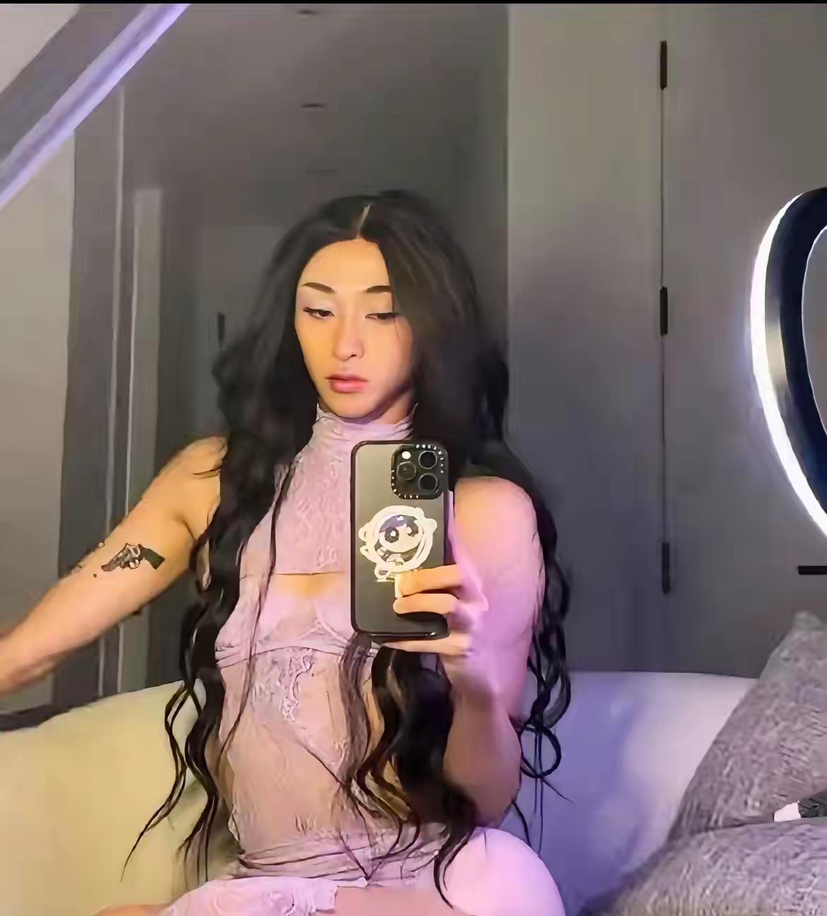 伊能静虽然是一个才女但是你会发现她的才华仅限于那种浅浅的温暖的心灵鸡汤。总是言