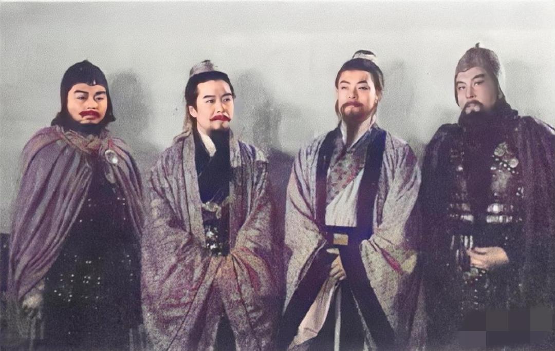 1991年，央视开拍《三国演义》前诸葛亮、刘备、关羽、张飞的定妆照，很多人不知道