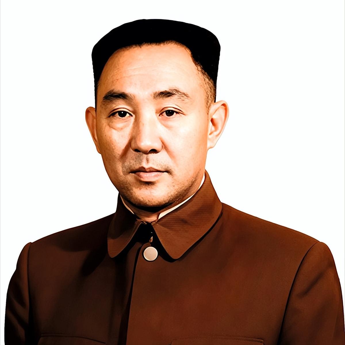 1958年，他调回军队，罗荣桓请示补授军衔，毛主席一锤定音：至少是上将！主要