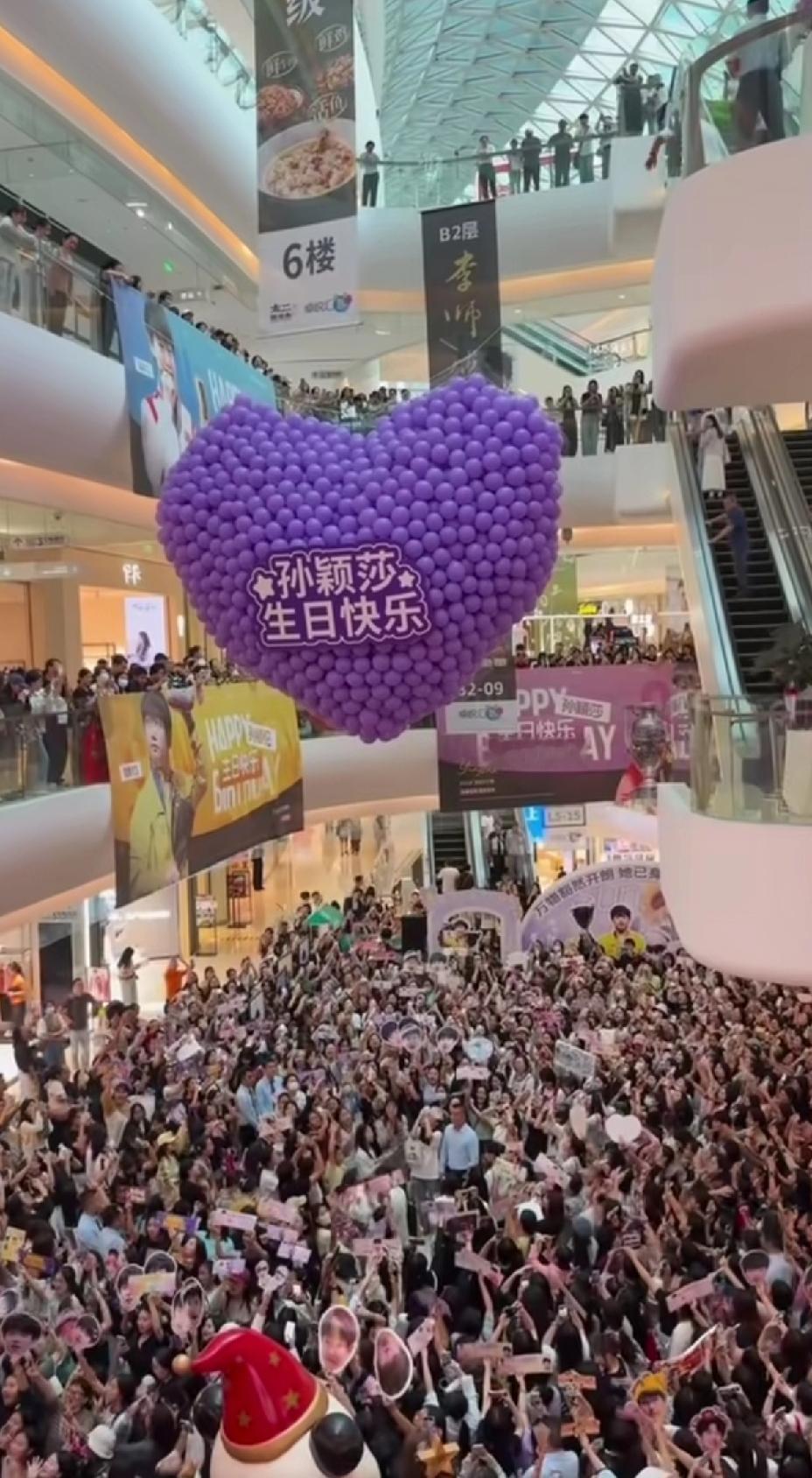 真得被这一幕幕感动到了，太震撼了。估计莎莎本人都想不到，这么多人陪她一起过