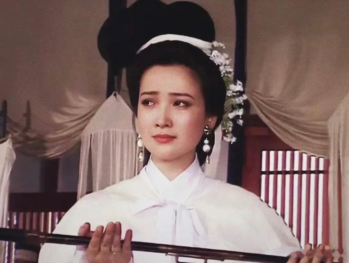 何晴我心目中最有古典气质的美女，没有之一！网上看了一下，消息确认是真的好可惜啊！