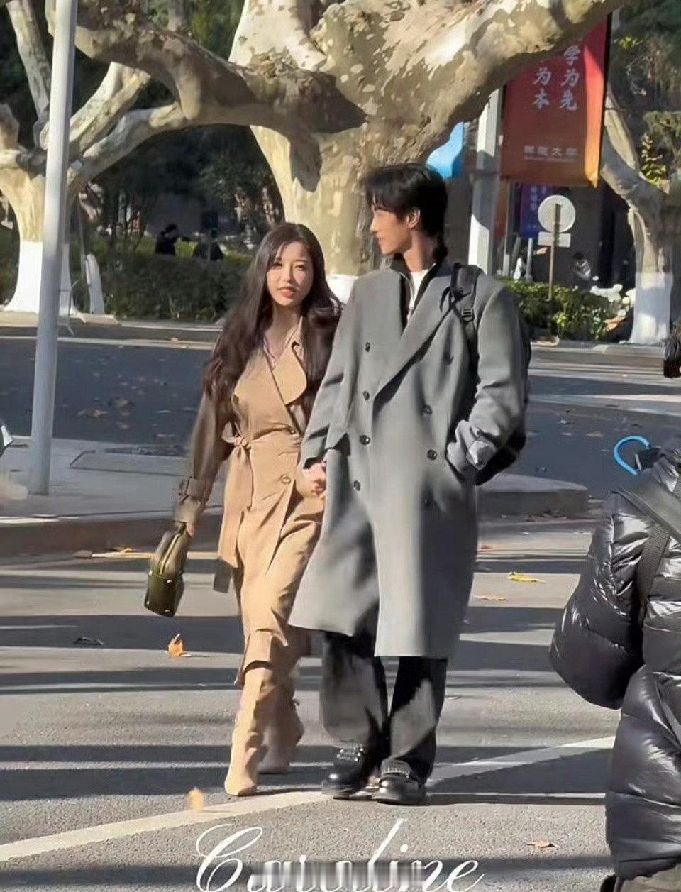 网友：不谈剧情和班底，但看男女主我就知道该选哪部了