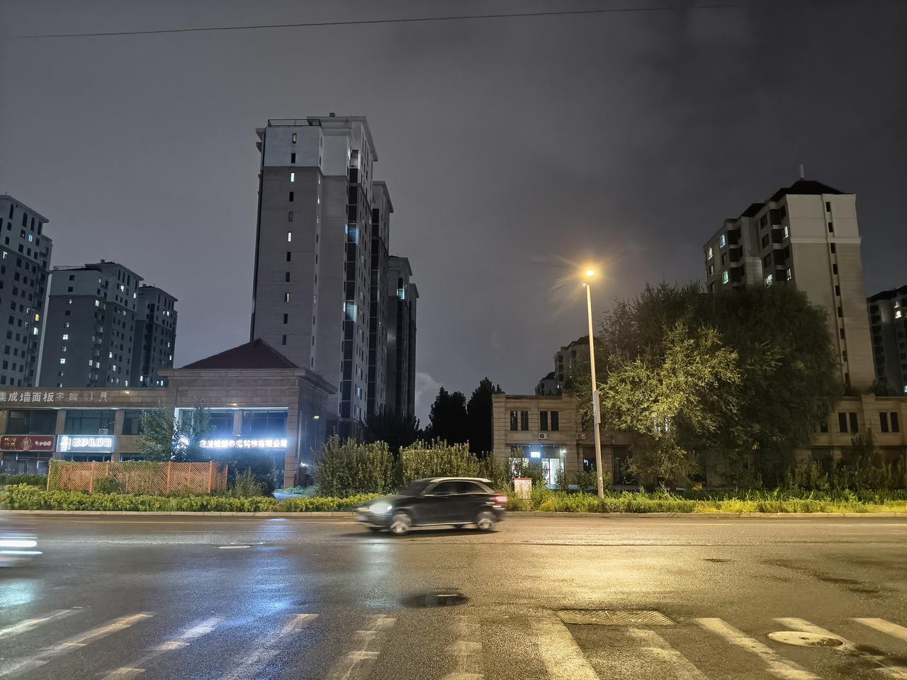 你们的城市下秋雨了吗盼望着，盼望着，天津终于下雨了🌧️，下午4点钟🕰️的时候