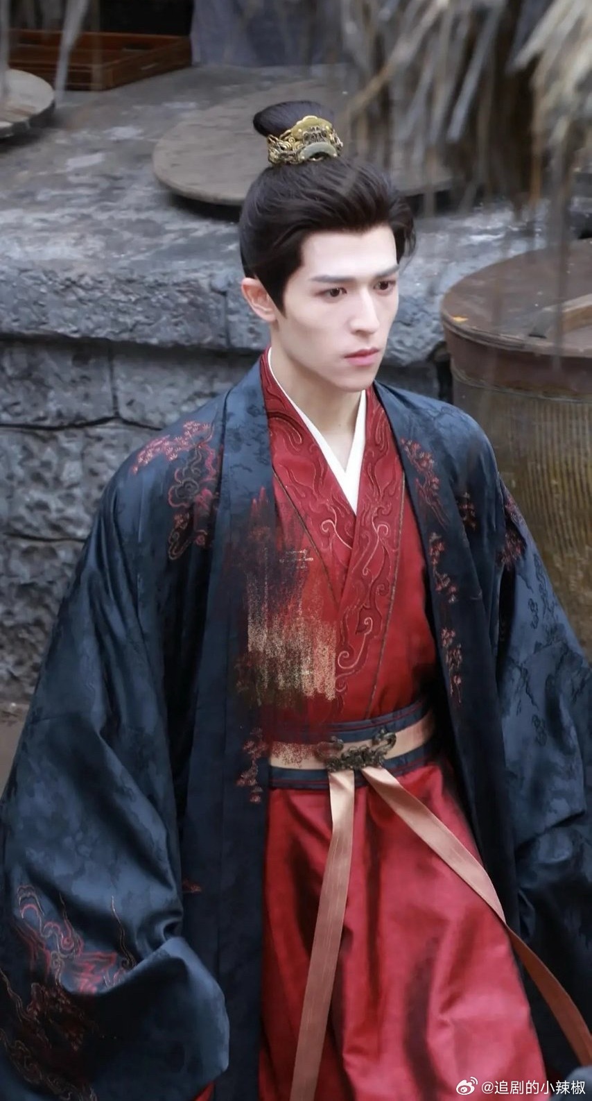 这剧组一个两个都瘦得不行脸都凹了