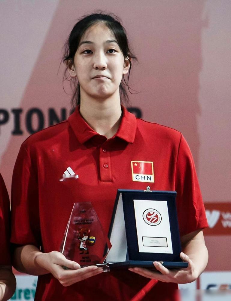 中国女排10位接应新星，谁最能接班龚翔宇？1唐欣：21岁，1.84米，江苏。