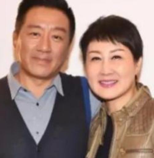 1996年，张凯丽听闻婆婆要来同住，大手一挥打算单独给婆婆买套房，谁知丈