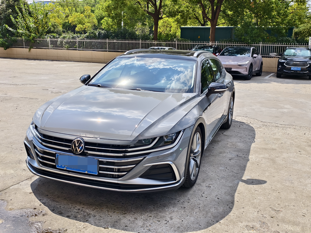 小众的大众CC猎装戳中了我的心本人接触和研究汽车已经很多年了，看了很多车子，是