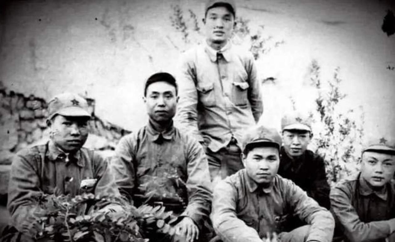 抗战时期，因为二局生活条件艰苦，1位女战士毛顺义因为营养不良病逝了。1天，二局局