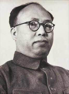 【跳过委员阶梯直入核心：如何看罗荣桓大授衔前的惊人跃升？】1954年2月，毛