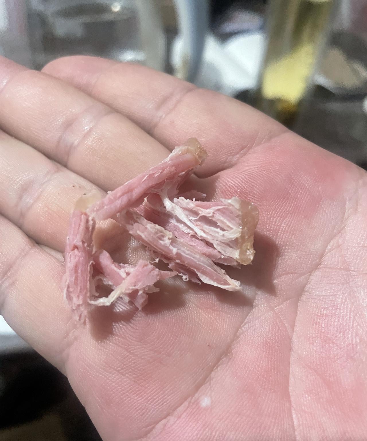 活了快大半辈子了，还真是第一次吃到这样的牛肉，大家帮我看下这到底是不是真牛肉呢？