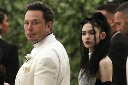 本以为马斯克带6岁儿子访华是焦点，深挖才发现，妈妈格莱姆斯才是隐藏大佬。乐坛